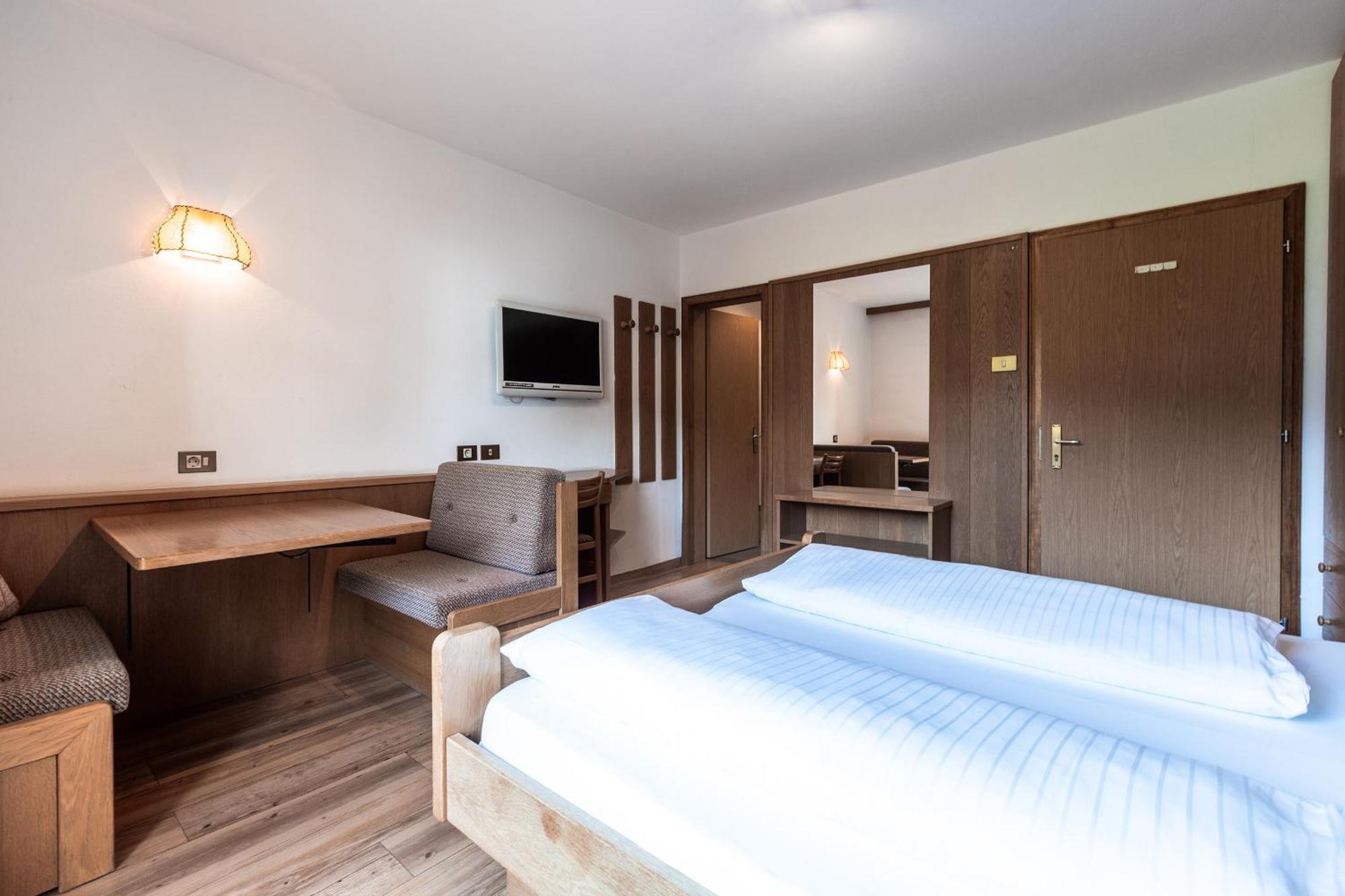 Hotel Zum Loewen - Al Leone Meltina Ngoại thất bức ảnh