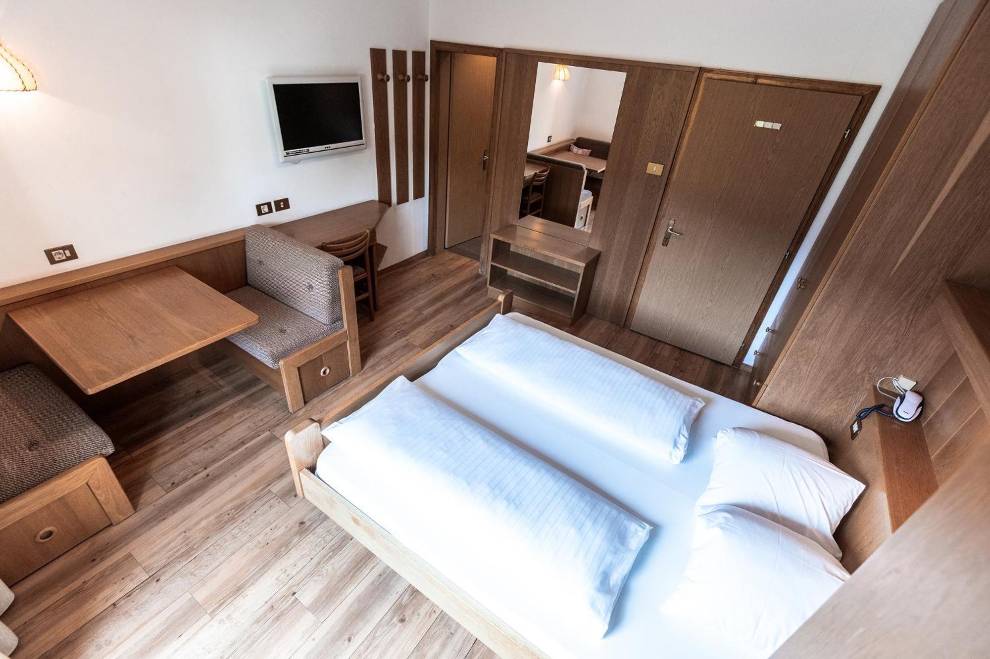 Hotel Zum Loewen - Al Leone Meltina Ngoại thất bức ảnh