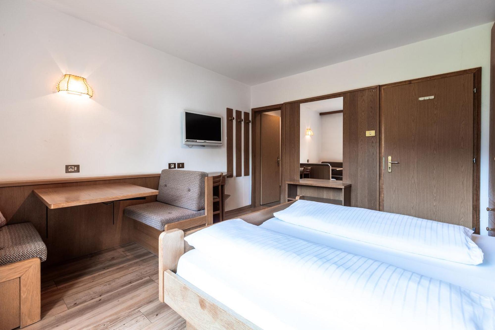 Hotel Zum Loewen - Al Leone Meltina Ngoại thất bức ảnh