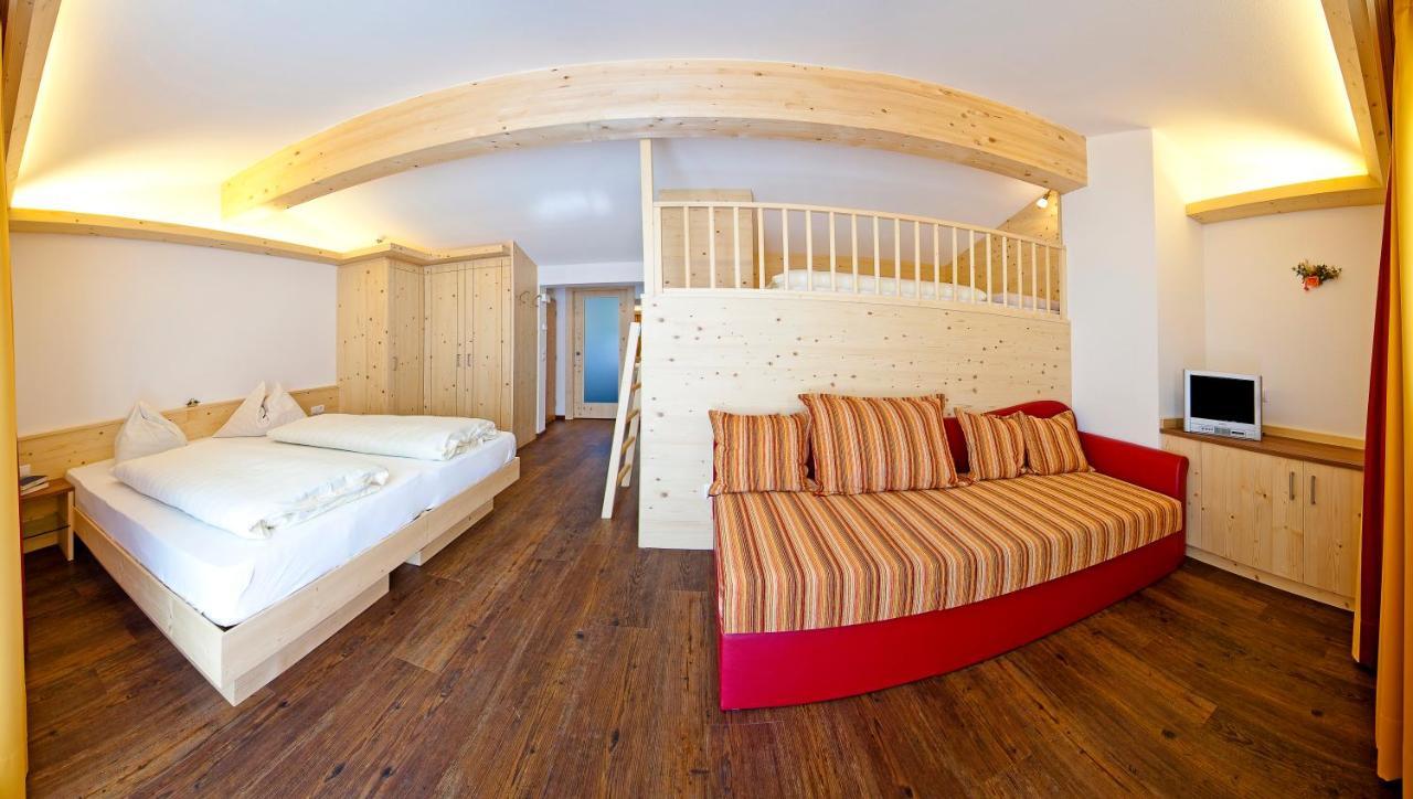 Hotel Zum Loewen - Al Leone Meltina Phòng bức ảnh